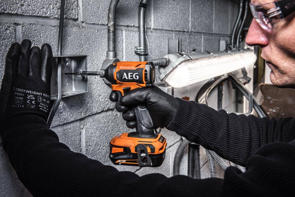 AVVITATORE  AD IMPULSI 18V BSS 18SBL2 AEG