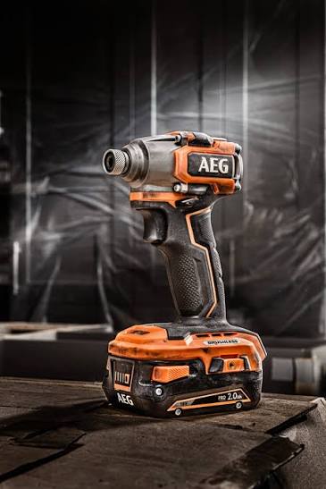 AVVITATORE  AD IMPULSI 18V BSS 18SBL2 AEG